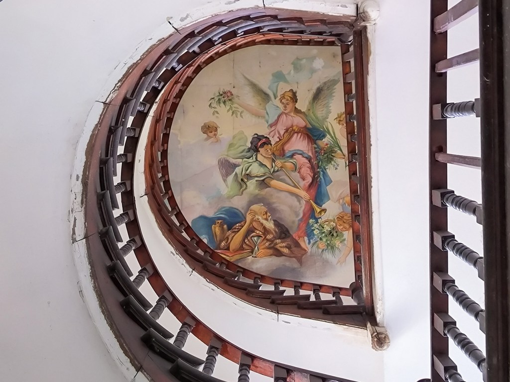 “Св. Єронім чує сурму Страшного суду” або короткий екскурс у під’їзд із сецесійним розписом 